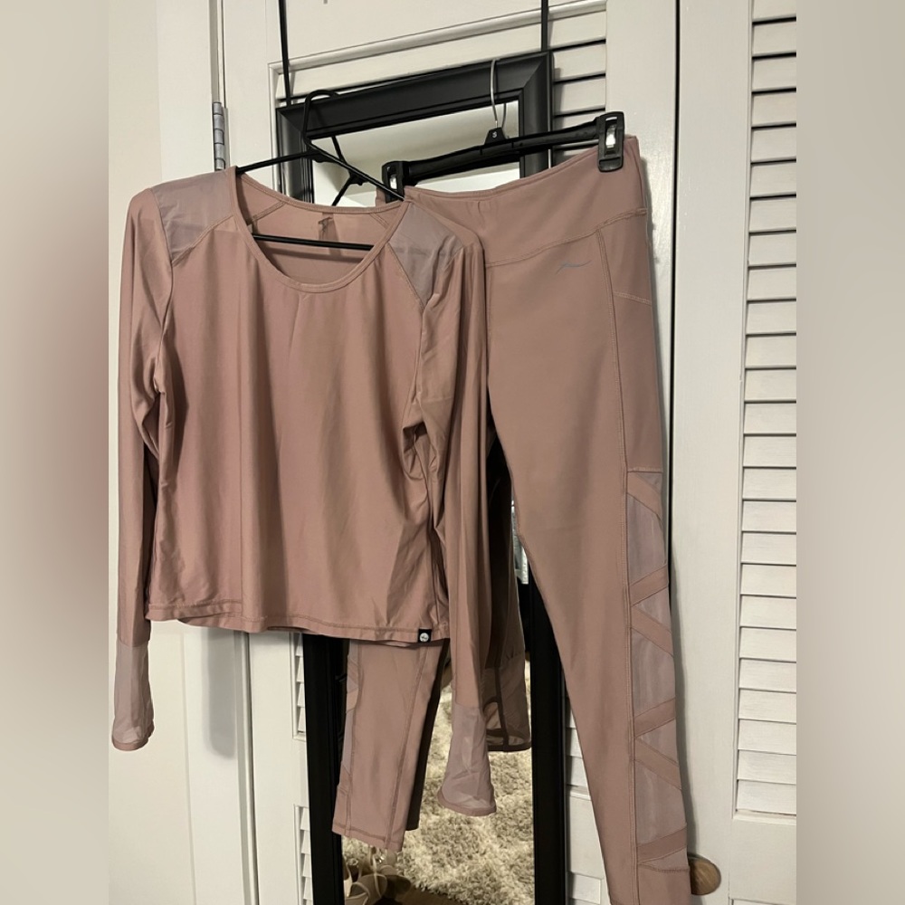 Workout outfit (pinkish color)